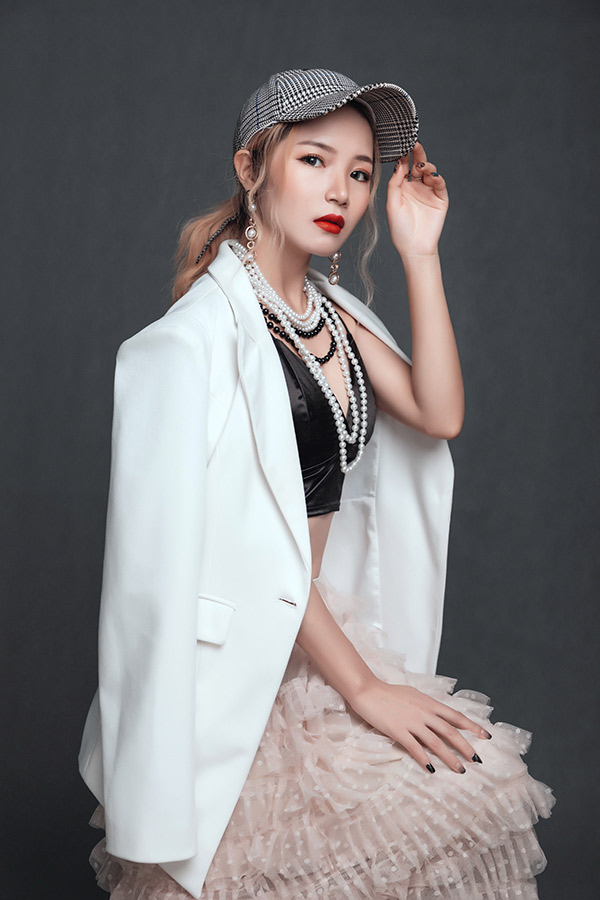 原野美妆学校甜甜老师