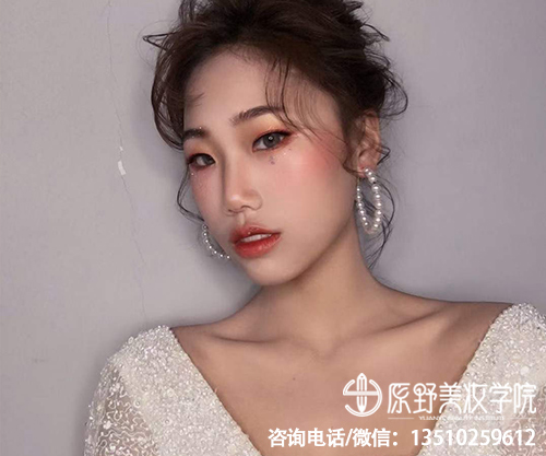 东莞专业正规的化妆学校哪家学化妆靠谱？