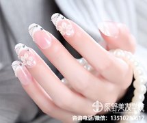 学美容美甲化妆学费一般多少（化妆美甲一般要多少钱的学费呀?）